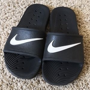 Nike sandals size 7
